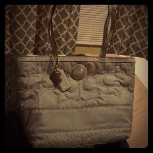 Coach purse *AUTHENTIC* no pets, smoke free home.